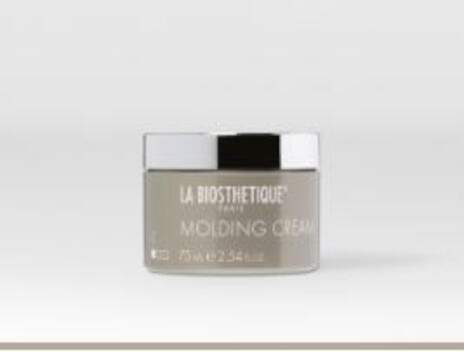 Eine schimmernde Flasche "Spa Le Peeling" von La Biosthétique Paris mit cremigem Peeling für ebenmäßige Haut.